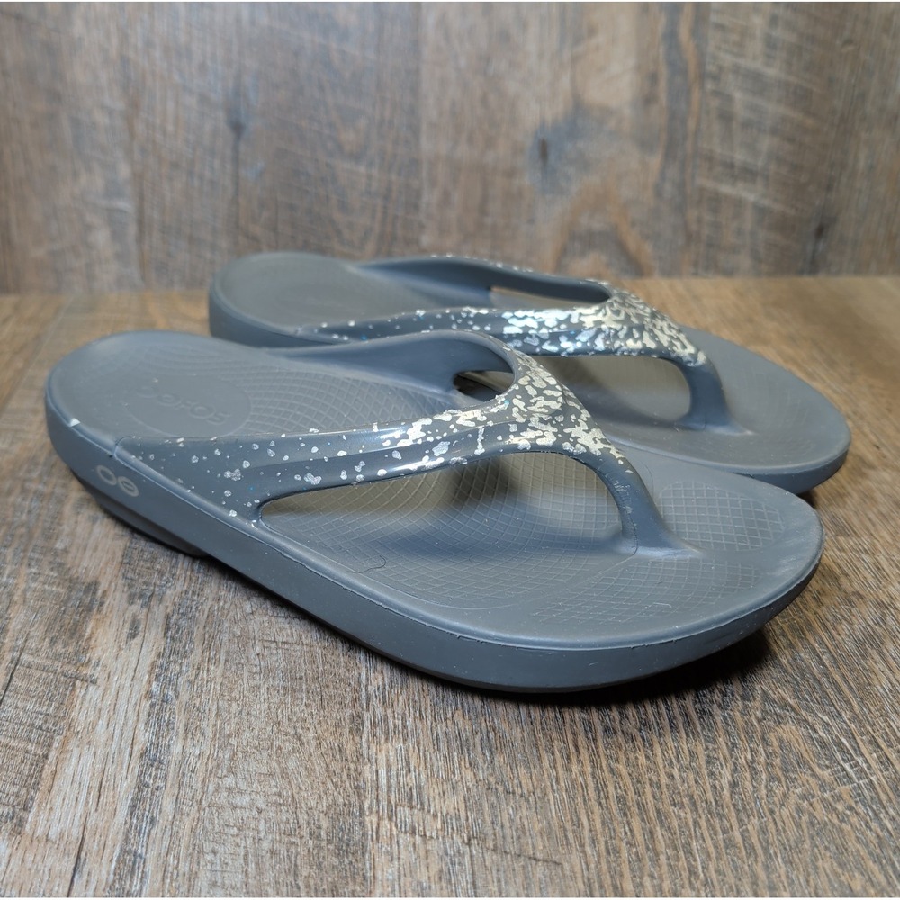 OOFOS OOlala Limited Slate Gray & Silver Speckle Recovery Thong Sandal Womens 8
